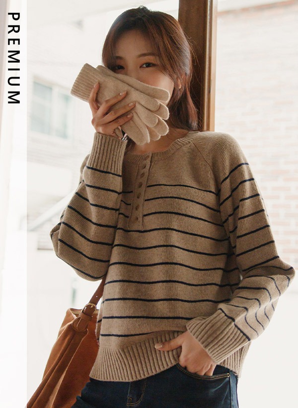 韓國[只在這裡]羊毛混紡半排釦條紋針織衫